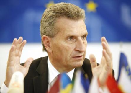 Gunther Oettinger, vicepresidente de la Comisión Europea y supervisor de las negociaciones con Rusia. El organismo se está transformando en el acreedor más importante de Ucrania.